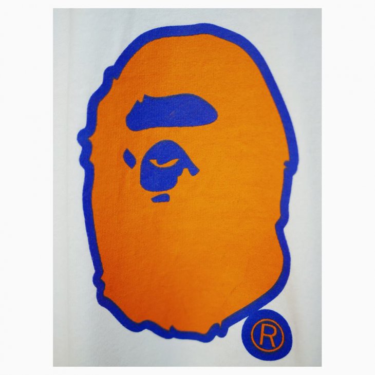 A BATHING APE® x MITCHELL & NESS KNICKS TEE WHITE