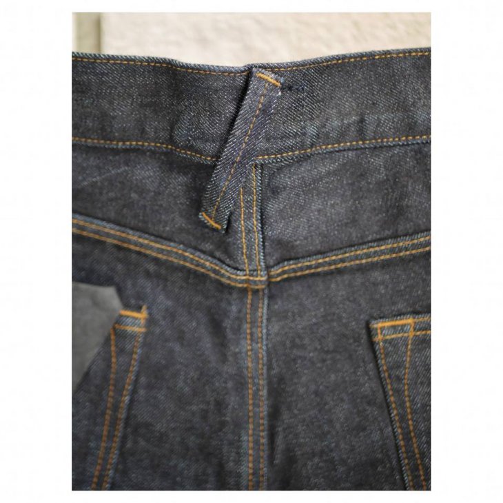 EMPORIO ARMANI TAPERED FIT JEANS