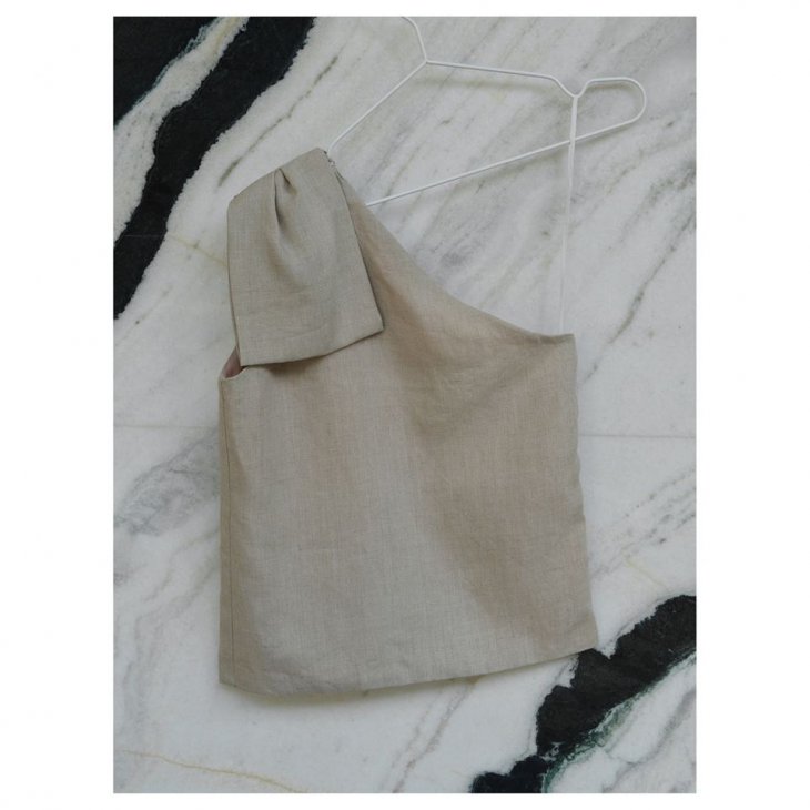 SLEEVELESS TOP