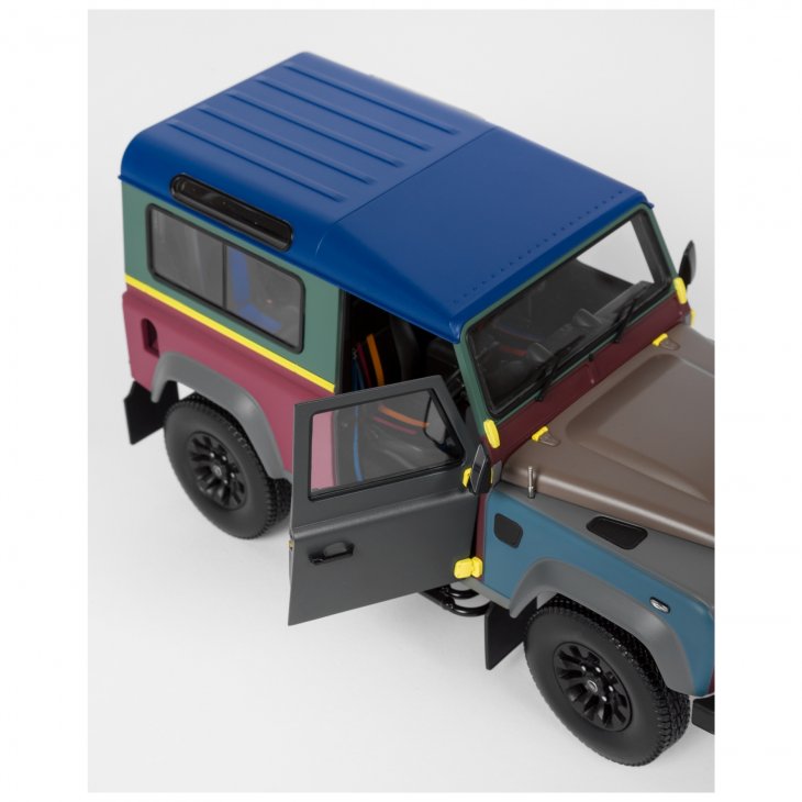 1:18 Land Rover Defender 90 Paul Smith Die Cast Metal Collector\'s Edition