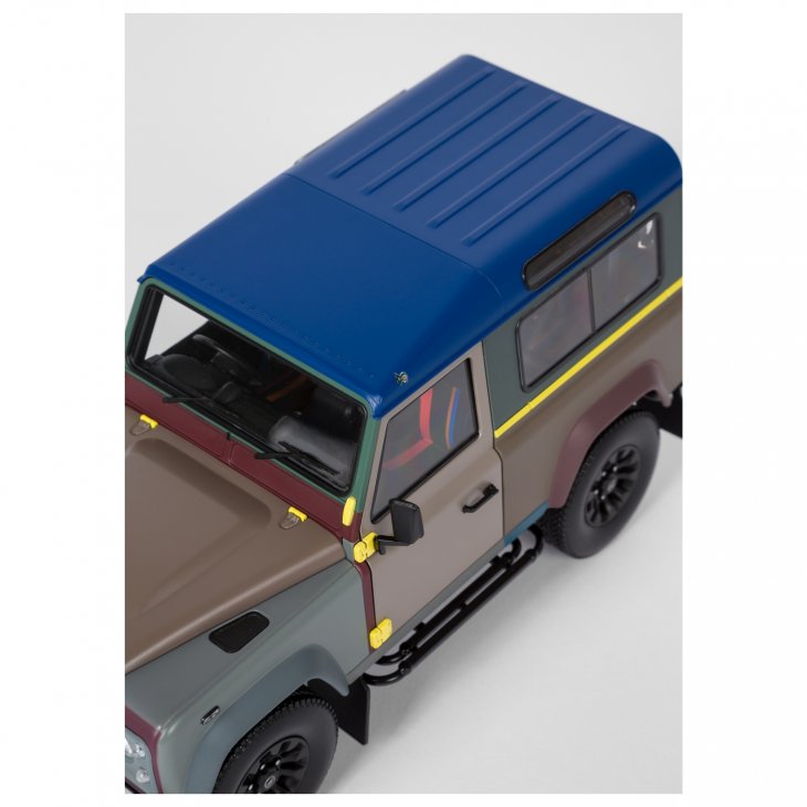 1:18 Land Rover Defender 90 Paul Smith Die Cast Metal Collector\'s Edition