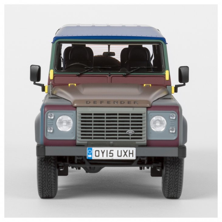 1:18 Land Rover Defender 90 Paul Smith Die Cast Metal Collector\'s Edition