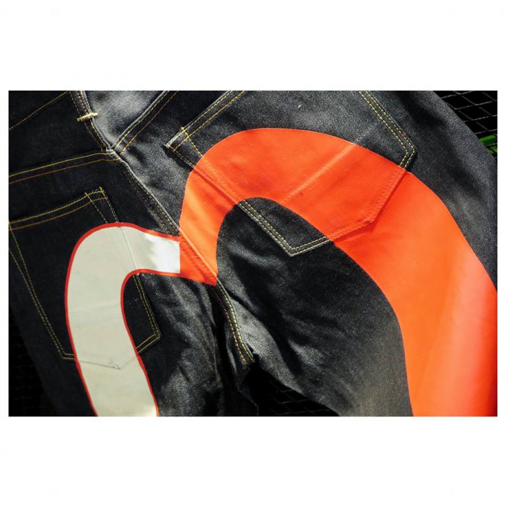 EVISU CARROT-FIT DENIM JEANS WITH COLOR-BLOCKING DAICOCK PRINT
