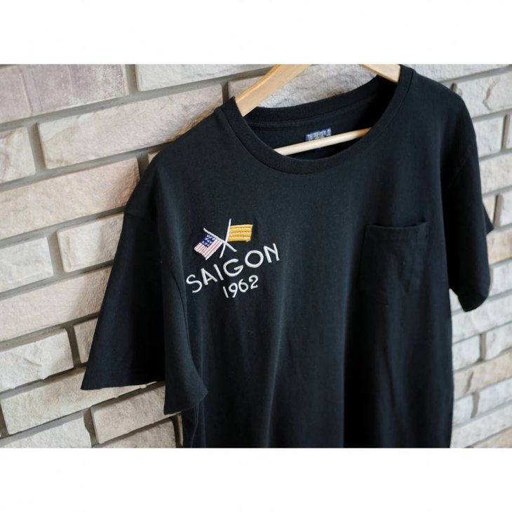 TOYOENTERPRISE TAILOR TOYO MEN\\\'S EMBROIDERED SAIGON 1962 VIETNAM POCKET T-SHIRT