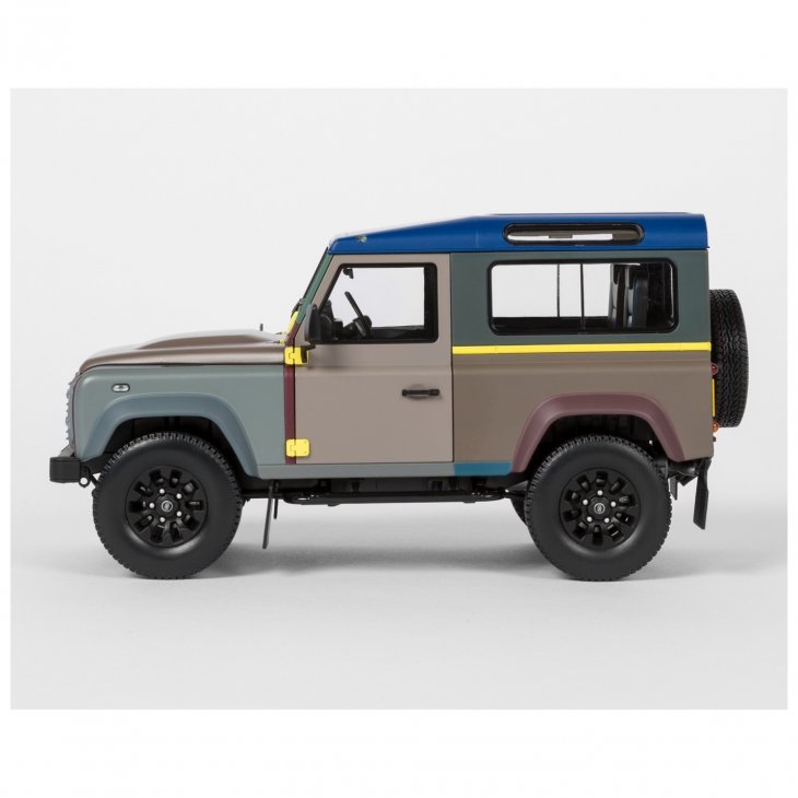 1:18 Land Rover Defender 90 Paul Smith Die Cast Metal Collector\'s Edition